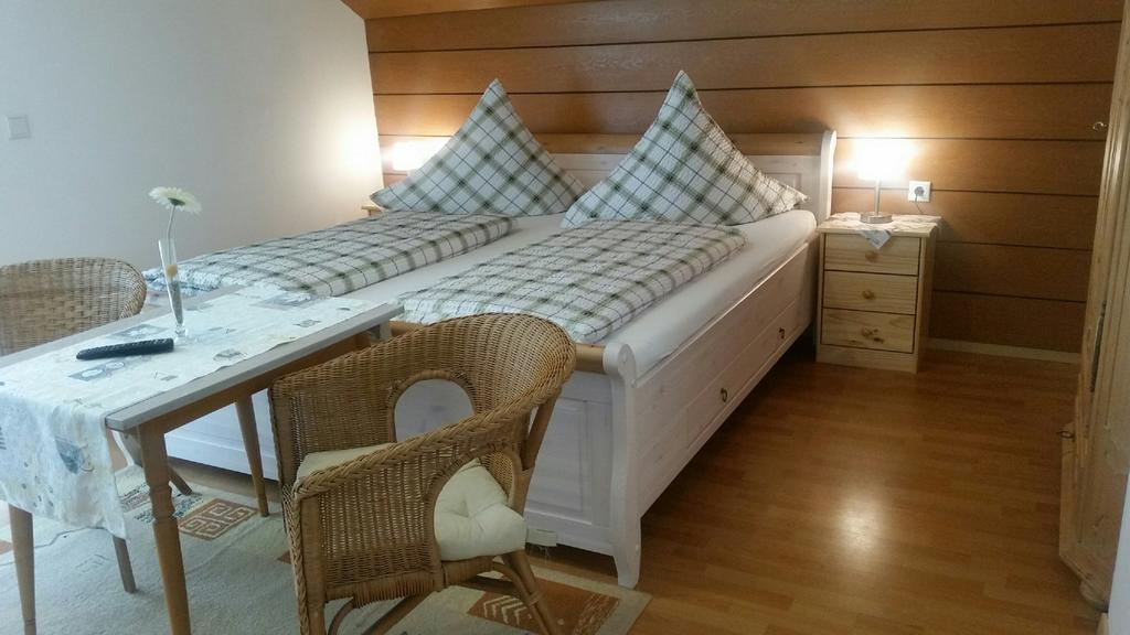 Hotel-Pension Haus Hubertus Weigendorf Habitación foto